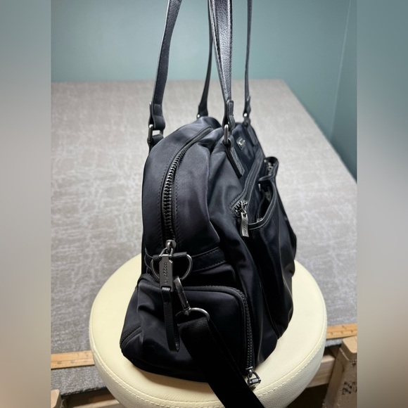 Baggallini Black Fifth Avenue Weekender Duffle Zipper Travel Bag - Picture 8 of 8